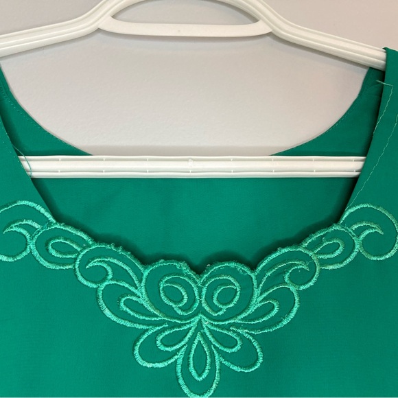 Vintage green embroidered tank - Picture 3 of 4